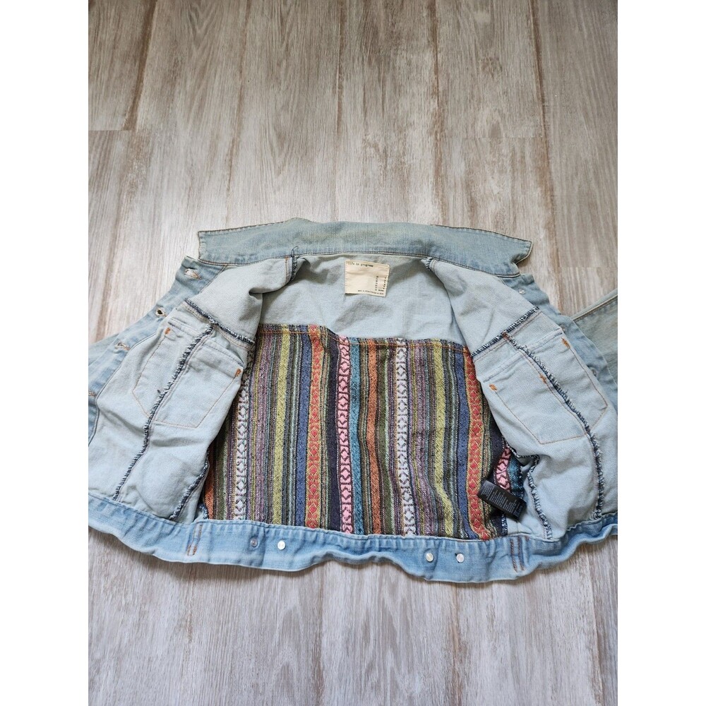 Life in Progress Cropped Denim Jacket Womens Medium Light Wash Boho Aztec GUC - Picture 11 of 11